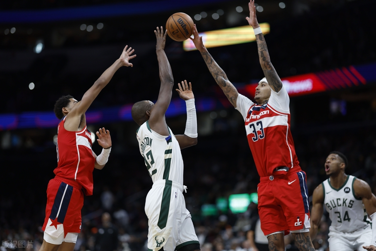 今晨多伦多猛龙备战CBA季后赛深圳男篮今晨防线松动，窗口期密尔沃基雄鹿扳平良机看傻球迷的简单介绍